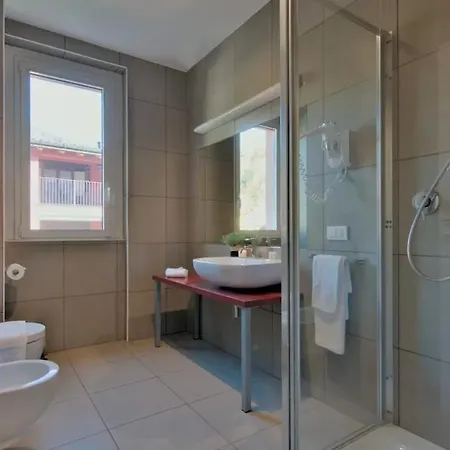 Lejlighed 3 Bedroom Maggiore With Pool *