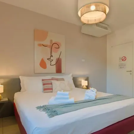 3 Bedroom Maggiore With Pool Apartment