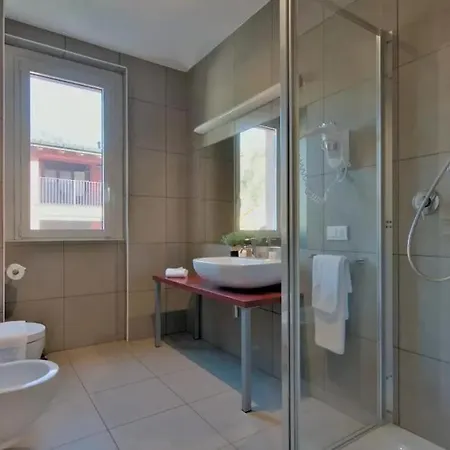 3 Bedroom Maggiore With Pool Apartment *