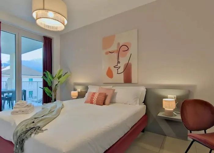 3 Bedroom Maggiore With Pool Apartament *